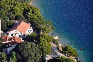 Fotografia z galérie ubytovania Apartments by the sea Omis - 6003 v Omise