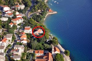 Fotografia z galérie ubytovania Apartments by the sea Omis - 6003 v Omise