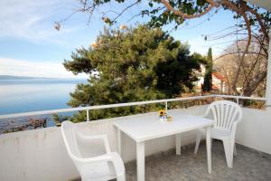 Fotografia z galérie ubytovania Apartments by the sea Omis - 6003 v Omise