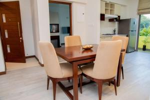 Ruang duduk di ARON'S Lavinia RUBY