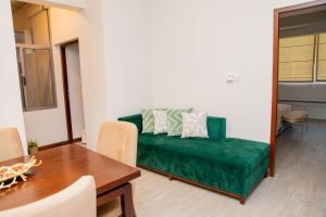 Ruang duduk di ARON'S Lavinia RUBY