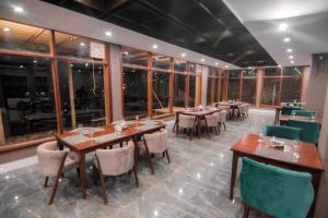 Tibet Hotel餐厅或其他用餐的地方