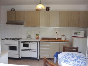 Kuchyň nebo kuchyňský kout v ubytování Apartment Rita RM + 8 fotografií