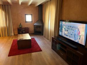 TV a/nebo společenská místnost v ubytování COMANEGRA