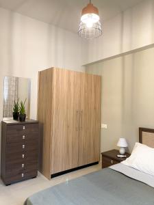 Postel nebo postele na pokoji v ubytování Central neighborhood house