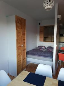 a small room with a bed and a table at Apartament Helena in Ustka