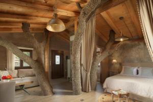 A bed or beds in a room at Stolidi Mou Treehouse