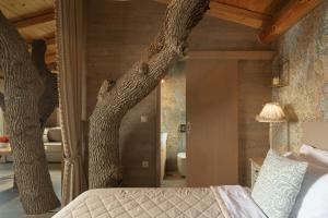 A bed or beds in a room at Stolidi Mou Treehouse