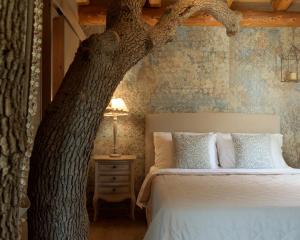 A bed or beds in a room at Stolidi Mou Treehouse