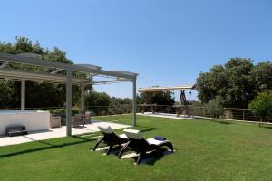 A garden outside Stolidi Mou Treehouse
