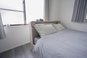 Postel nebo postele na pokoji v ubytování ZAITO Tokyo Skytree-Yokokawa II Studio 天空树旁舒适型民宿-宅东横II号店