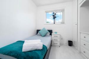 Billede fra billedgalleriet på Modern 4 bedroom home ideal for Contractors, Groups and families ,FREE parking for multiple vehicle's i Birmingham