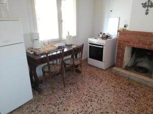 Kuchyňa alebo kuchynka v ubytovaní ZISSI'S HOUSE