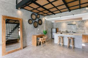 Η κουζίνα ή μικρή κουζίνα στο Kano Canggu Loft