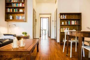 The library in Az apartmant