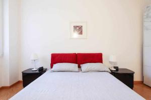 Posteľ alebo postele v izbe v ubytovaní SV18C Charming modern flat S Ambrogio