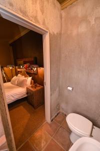 Een badkamer bij La Rochelle Guesthouse