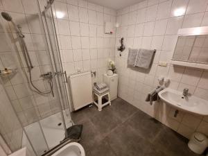 Koupelna v ubytování Cafe Altmühl, Ferienwohnungen Gästehaus Krimhilde direkt am Wasser