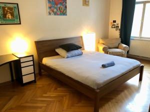 Tempat tidur dalam kamar di Chez Jitka et GauTiER - A great alternative to a hotel