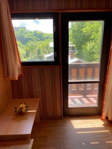 Ein Balkon oder eine Terrasse in der Unterkunft Chata Lucka