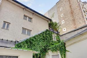 Budova, v ktorej sa apartmán nachádza + 5 fotografií