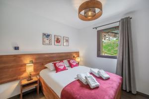 Postel nebo postele na pokoji v ubytování Quintessence Apt A301 - BO Immobilier - Châtel Multipass 2025 Été offert par votre hôte
