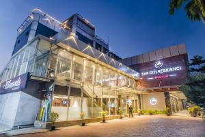 a building with a sign that reads the end restaurant at The Citi Residenci Hotel - Asansol in Āsansol