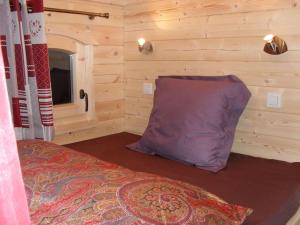 Katil atau katil-katil dalam bilik di La roulotte a la ferme