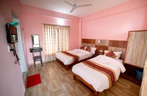 Hotel Peace Stupa房間的床