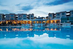 Бассейн в Cocos The Club Solto или поблизости