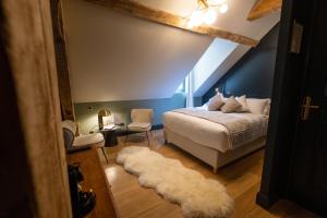 Posteľ alebo postele v izbe v ubytovaní Hôtel du cirque et de la cascade