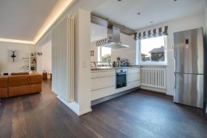 Kuchyň nebo kuchyňský kout v ubytování Ferienhaus Seehof mit Sauna & offenem Kamin