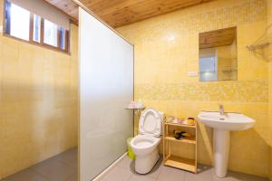 a bathroom with a toilet and a sink at Yes Villa in Luodong