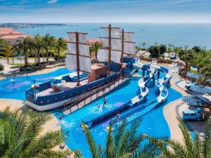 ein Bild eines Wasserparks in einem Resort in der Unterkunft Centara Mirage Resort Mui Ne in Mui Ne + 37 Fotos