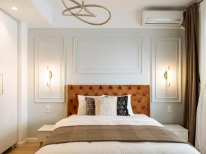 a bedroom with a large bed with a wooden headboard at Elegant Cosy Studio - Calea Victoriei in Bucharest