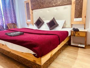 Säng eller sängar i ett rum på Hotel Solitaire - With Best View of Mountains