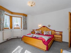 Posteľ alebo postele v izbe v ubytovaní Apartment Rosi by Interhome