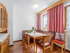 Posedenie v ubytovaní Apartment Rosi by Interhome