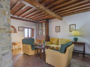 A seating area at Holiday Home Cellole - Valluccia by Interhome