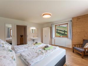 Łóżko lub łóżka w pokoju w obiekcie Holiday Home Pfisterer by Interhome