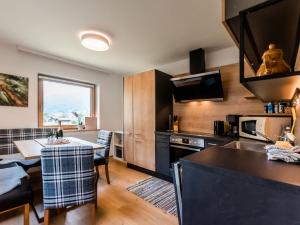 Kuchnia lub aneks kuchenny w obiekcie Holiday Home Pfisterer by Interhome