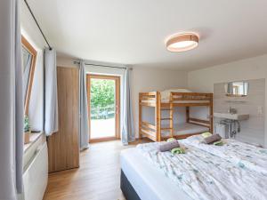 Łóżko lub łóżka w pokoju w obiekcie Holiday Home Pfisterer by Interhome