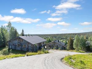 a house on the side of a dirt road at Holiday Home Kitka-nokkela by Interhome in Ruka
