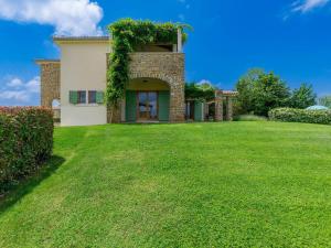 Vonkajšia záhrada v ubytovaní Villa Remington by Interhome
