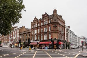 a large brick building on a city street with at Sunny Corner Apartment in Center of London (1) in London