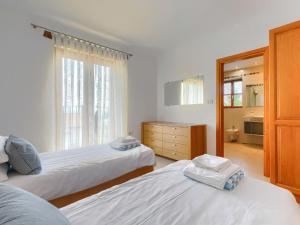 Posteľ alebo postele v izbe v ubytovaní Villa Remington by Interhome