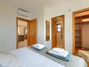 Posteľ alebo postele v izbe v ubytovaní Villa Stuartma by Interhome