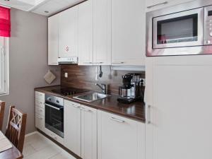 Virtuvė arba virtuvėlė apgyvendinimo įstaigoje Holiday Home Yllästar 3 as 506 by Interhome