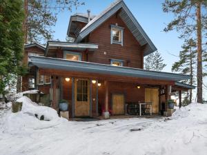 a house in the woods in the snow at Holiday Home Ahvenkallio by Interhome in Myrskylä