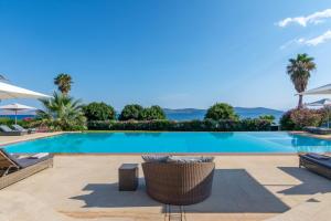 Swimming pool sa o malapit sa Therme Sea Luxury Lodge